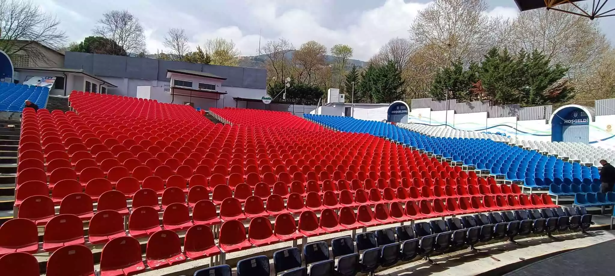 Simko Koltuk | Büyük Etkinlikler İçin Dayanıklı ve Konforlu Koltuklar 